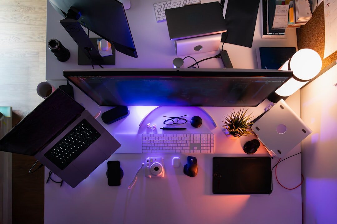 blog coding on laptop