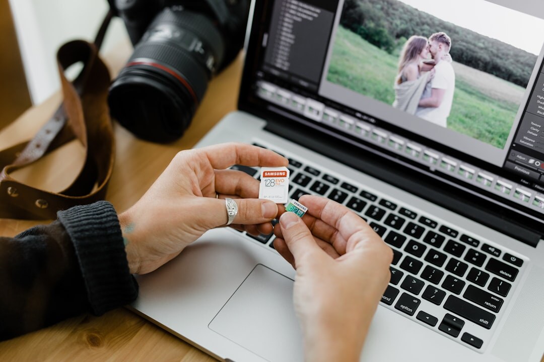blogger creating viral content